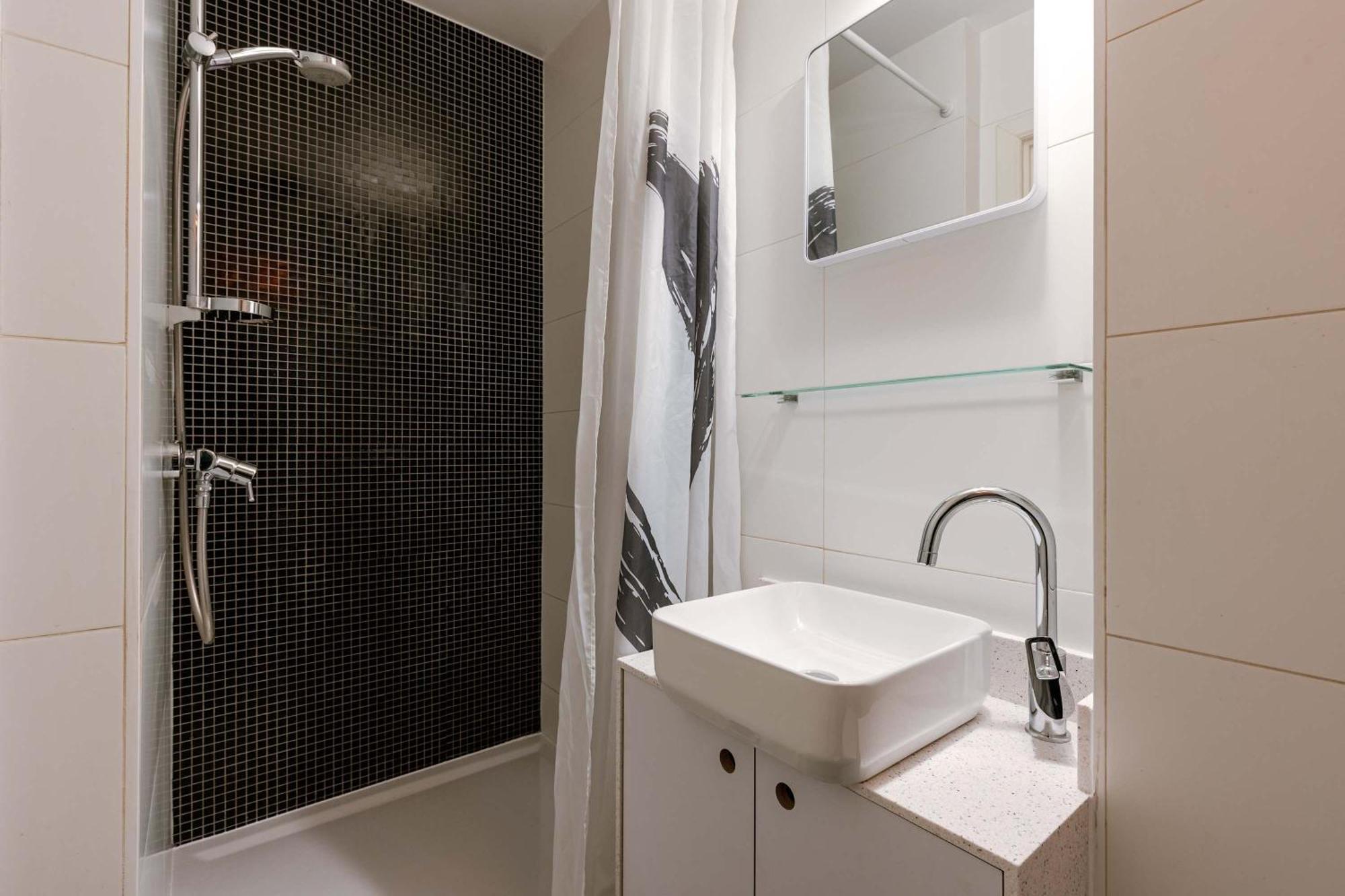 Huswell - Cozy Retro In The Heart Of