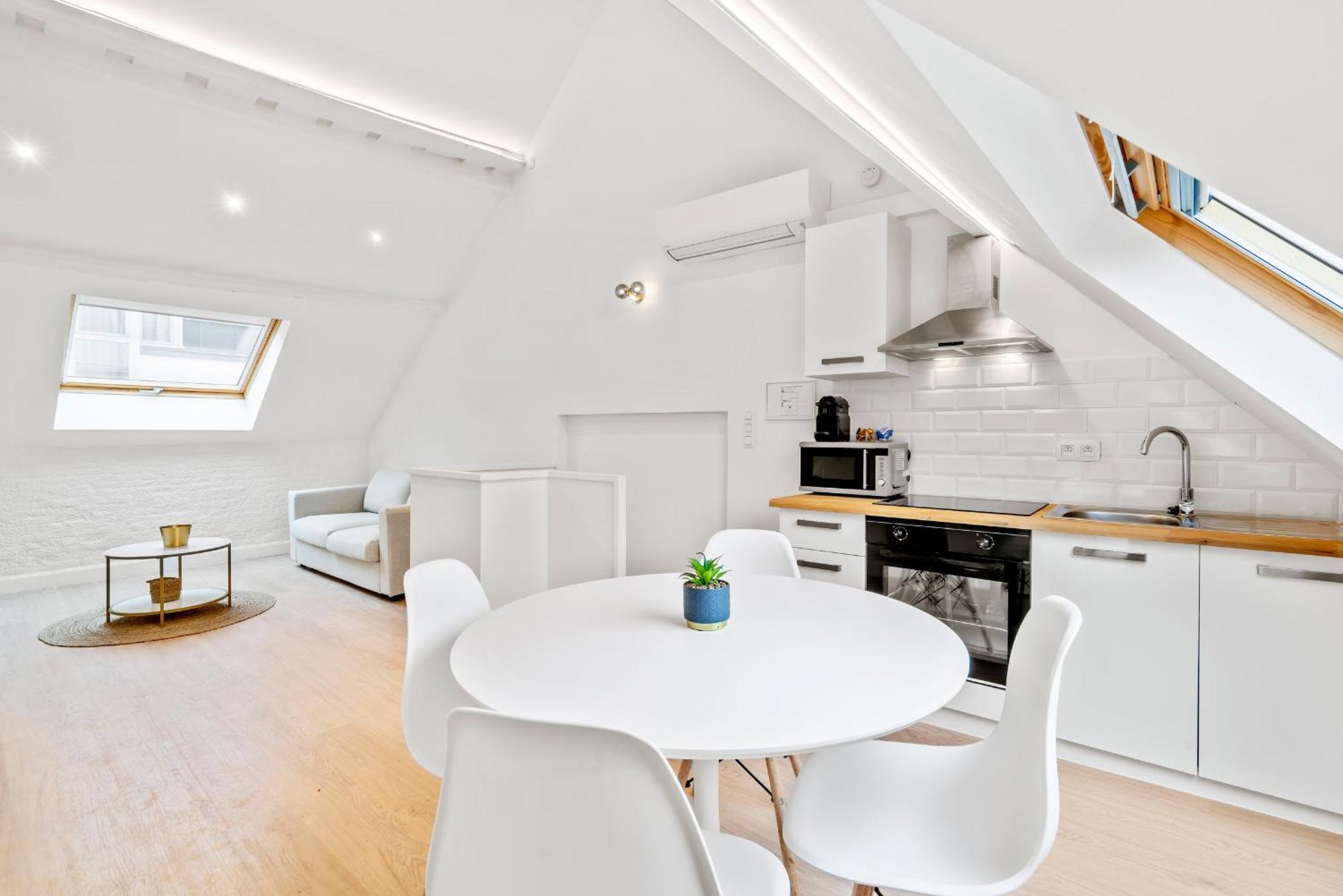 Duplex In The Heart Of Center For 4 People Gent
