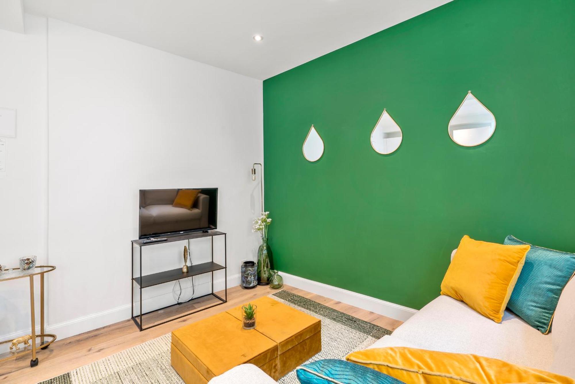 Designer - Prime Location For 4 Guests Apartment