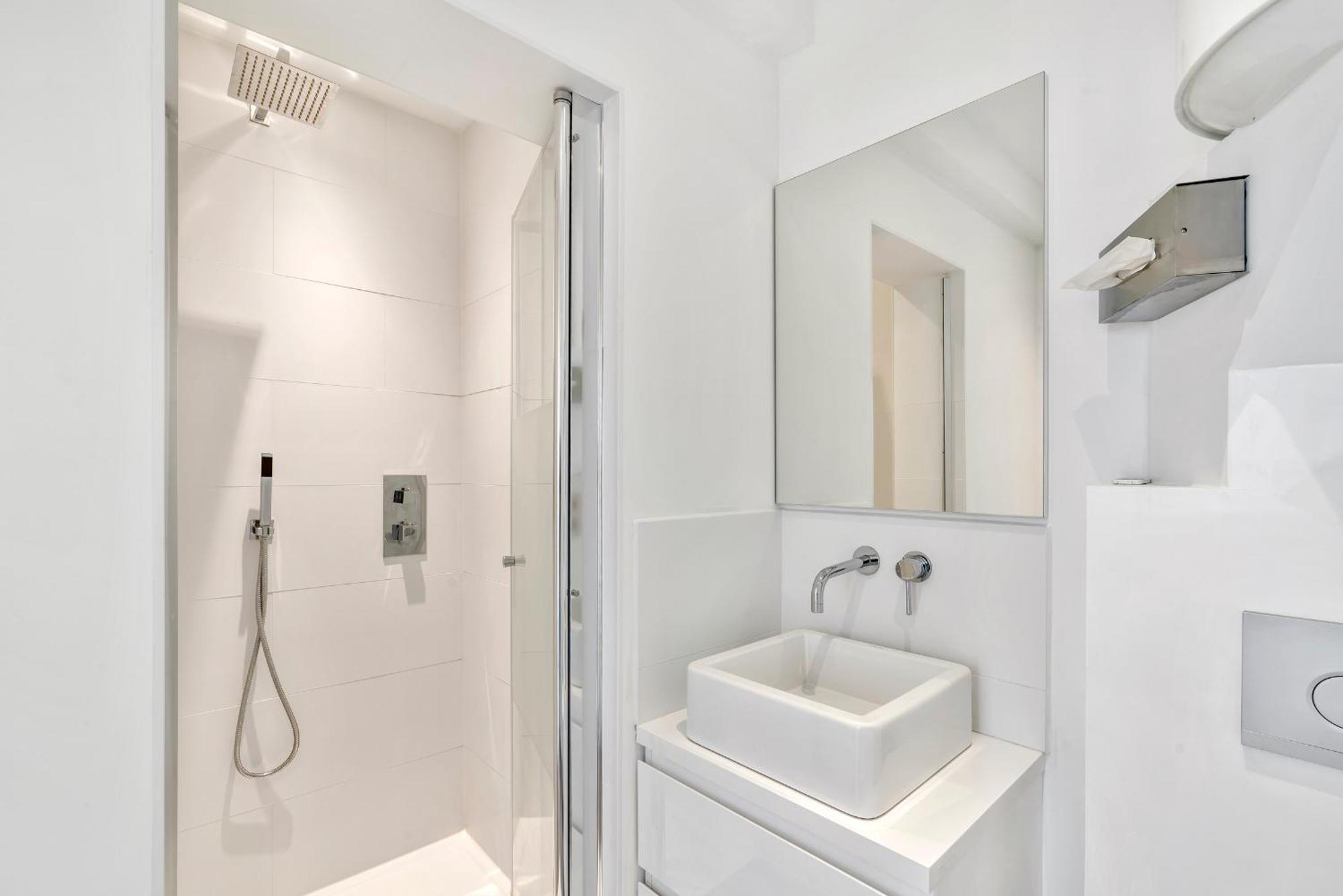 Designer - Prime Location For 4 Guests Apartment *