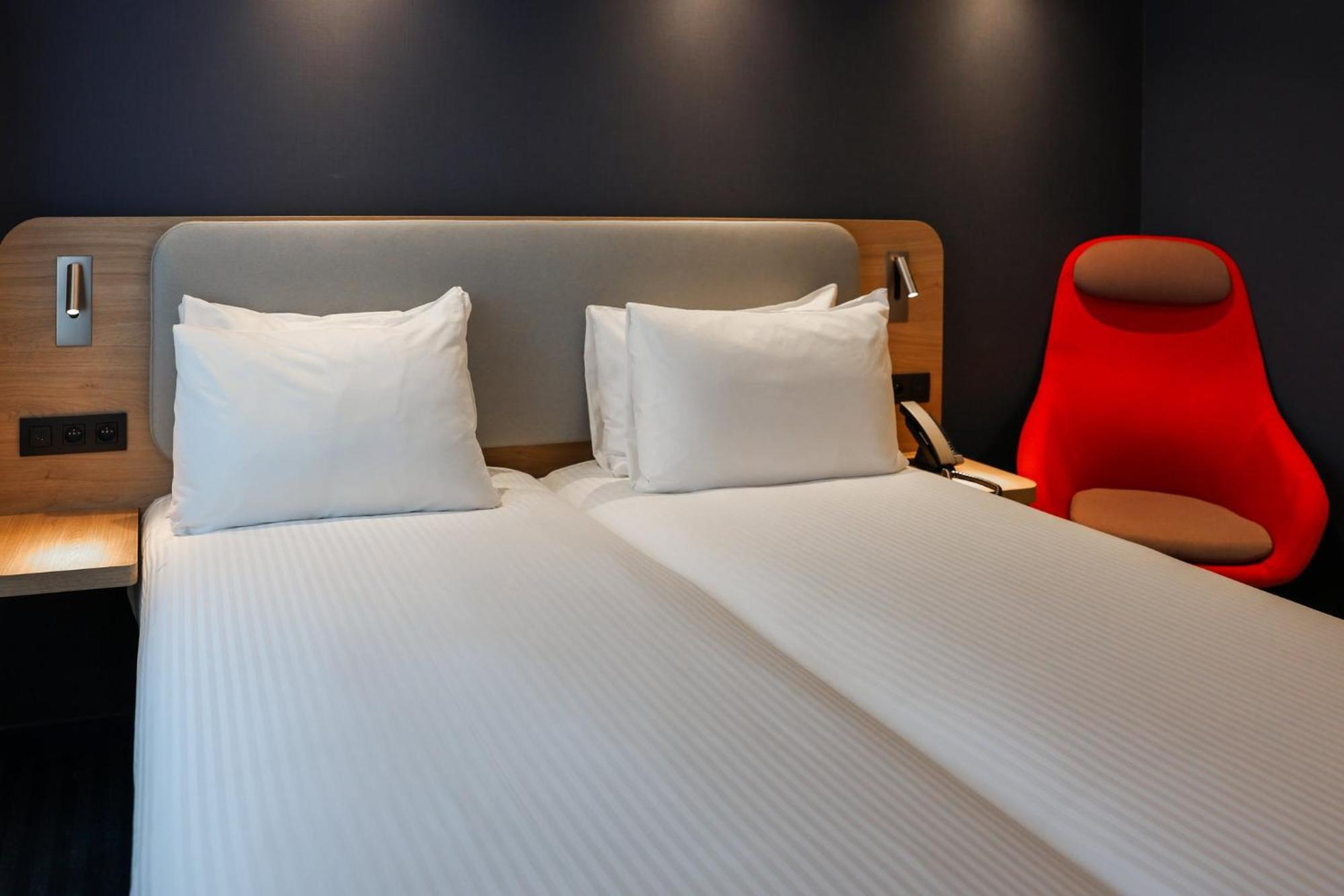 Express & By Ihg
