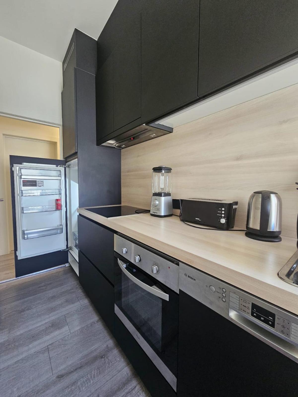 L' Guest house *