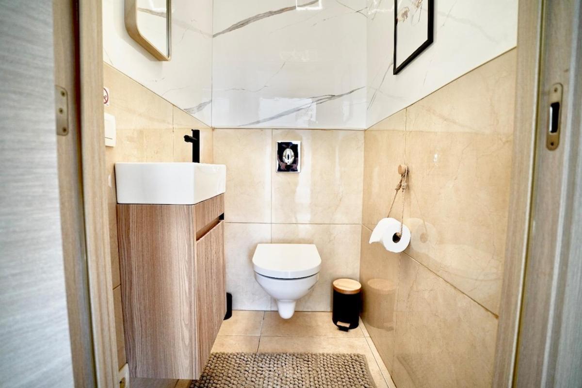 Penthouse With A Neo-gothic Parish Church View * Ghent