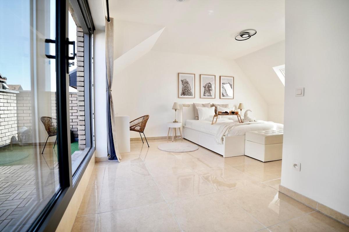 Penthouse With A Neo-gothic Parish Church View Apartment Ghent