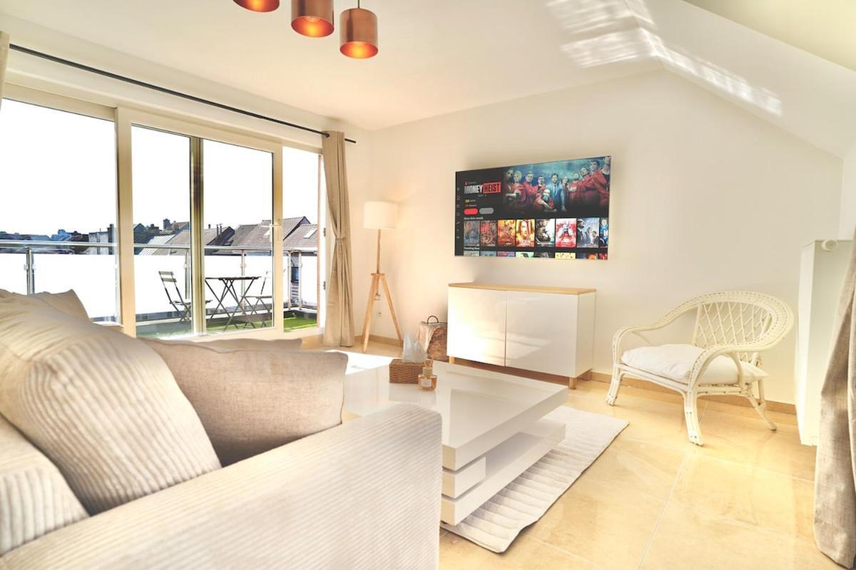Penthouse With A Neo-gothic Parish Church View Apartment