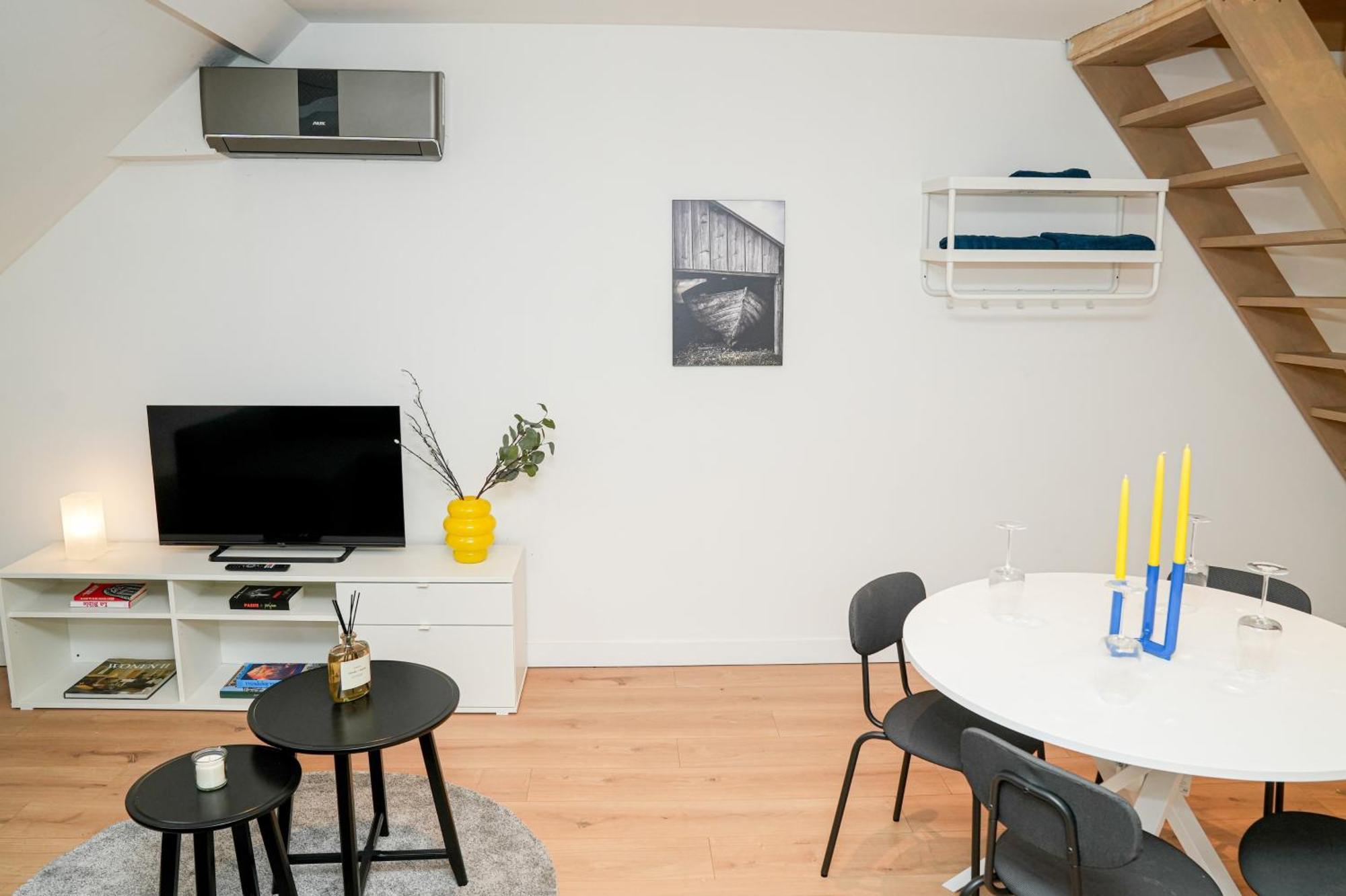 Chic & Modern 1br & 1lr Apt, 12 Min Walk To Rabot Gent