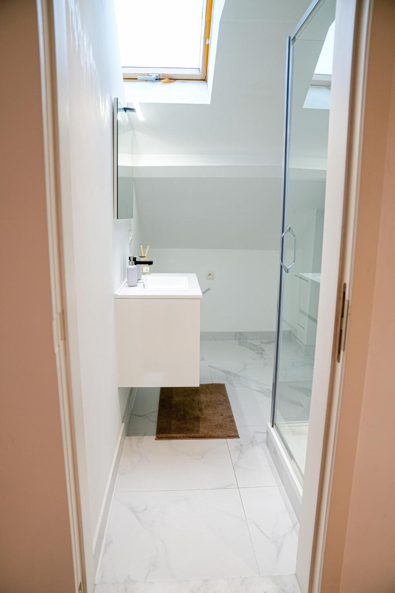 Chic & Modern 1br & 1lr Apt, 12 Min Walk To Rabot Appartement Gent
