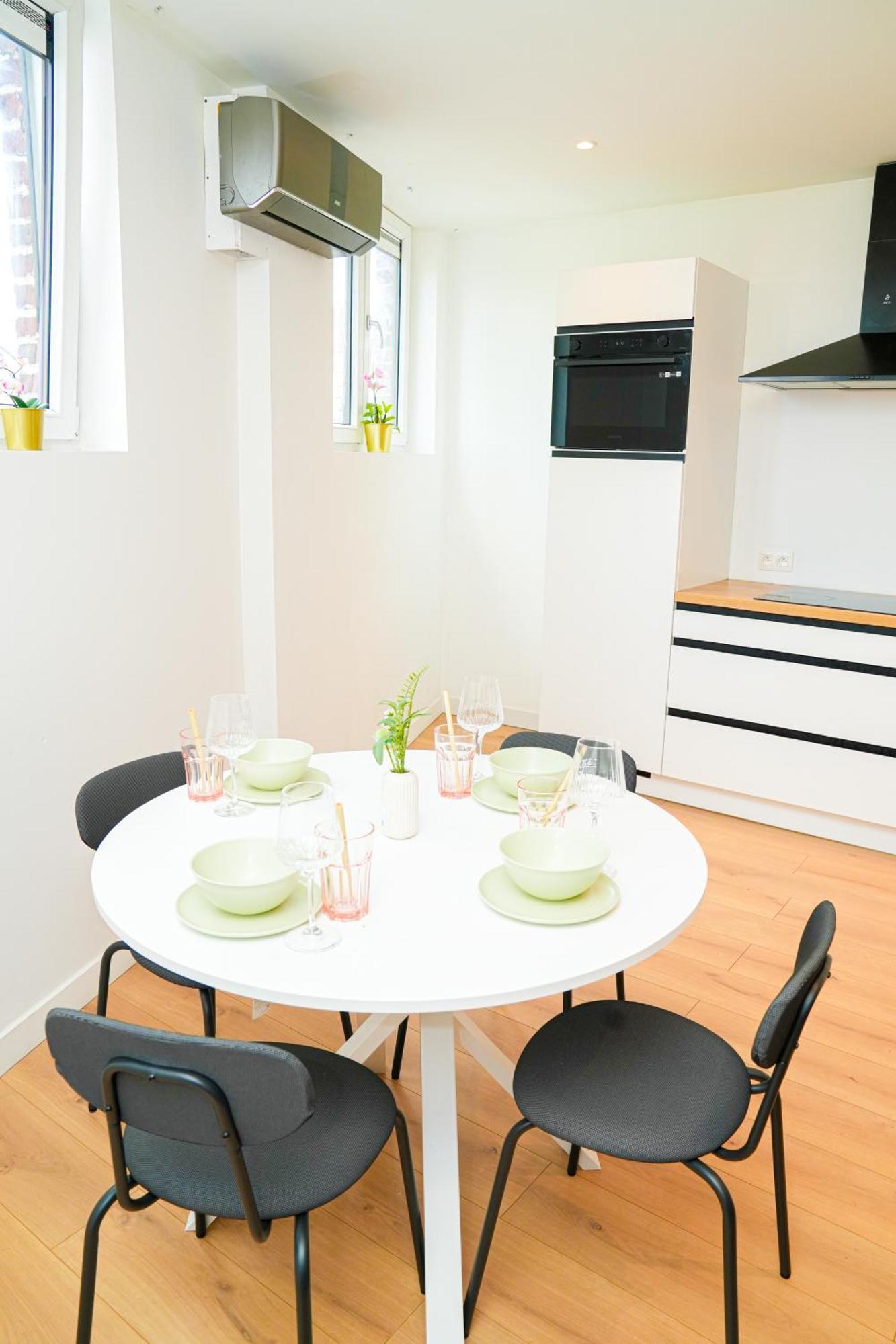 Apartamento Modern 1br & 1lr Apartment, 10 Min Walk To Center