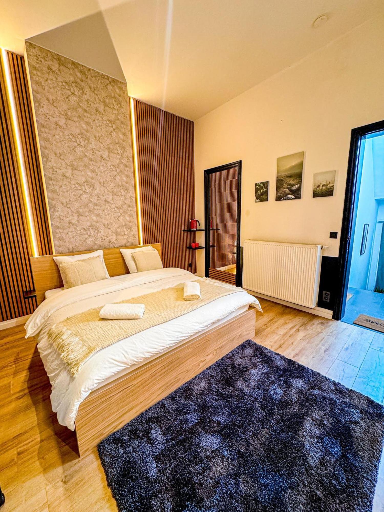 Lovely With View At Vibrant Ghent, Breezy Balcony Apartment Ghent