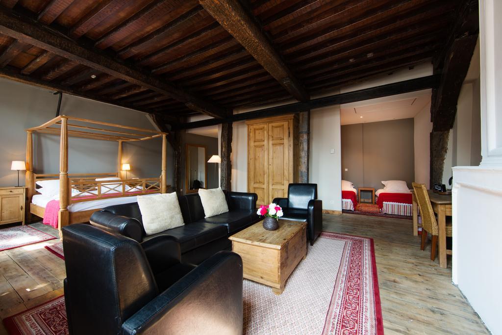 River Hotel