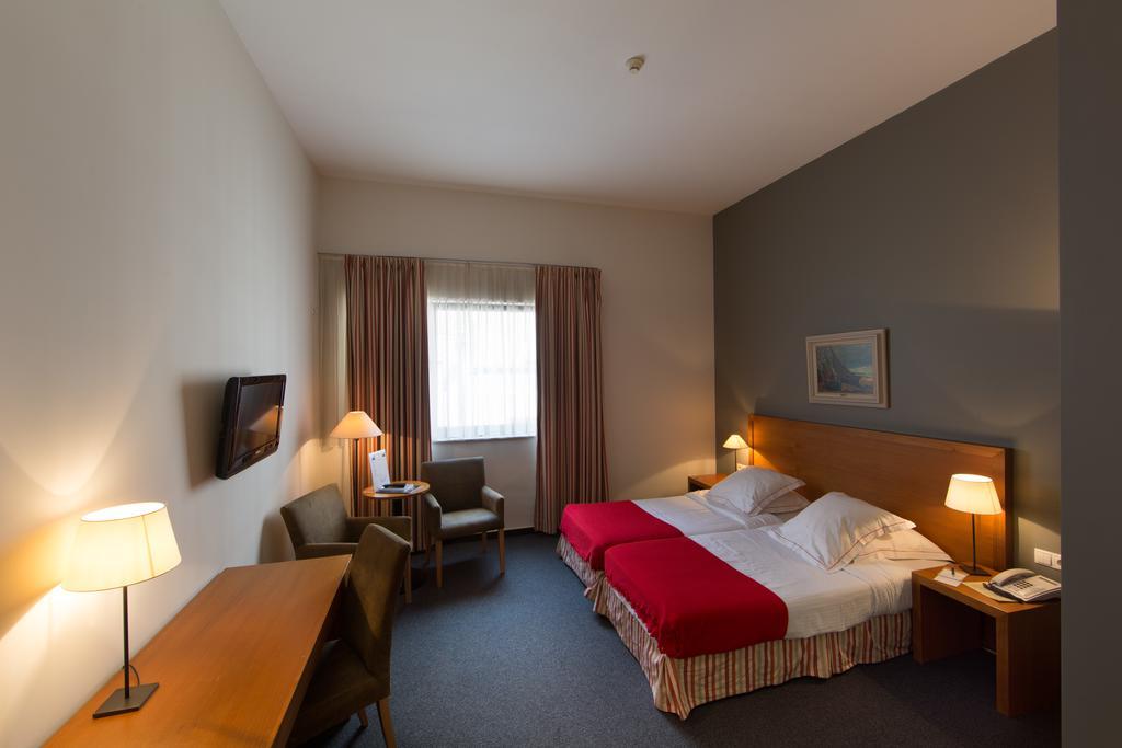 River Hotel 4*