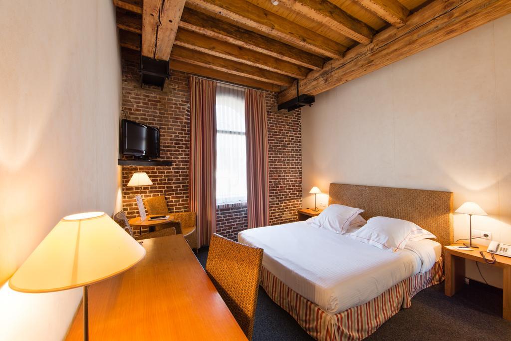 Hotel River 4*