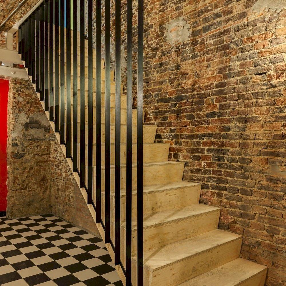 Hostel Backstay *