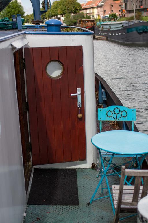 B&B B³ Boat Botel Ghent