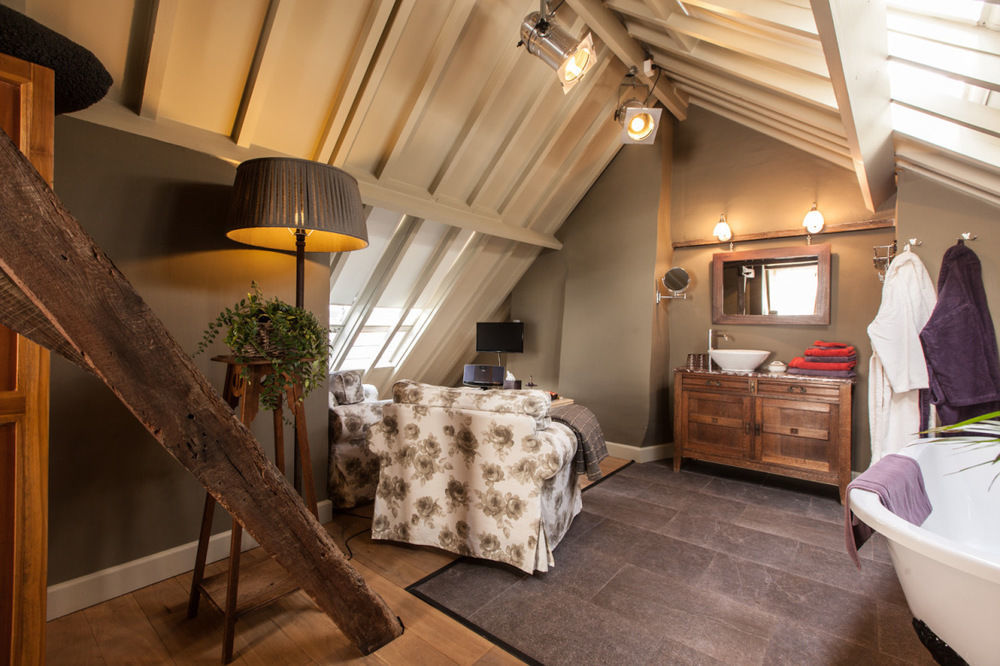 Door 10 Bed & Breakfast 3*