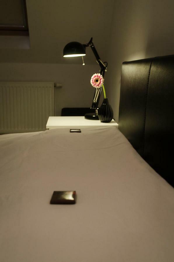 Upstairs9000 * Ghent