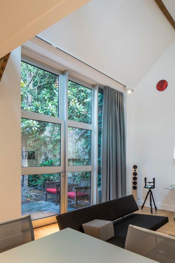 Spacy Artist Studio In Central Apartment