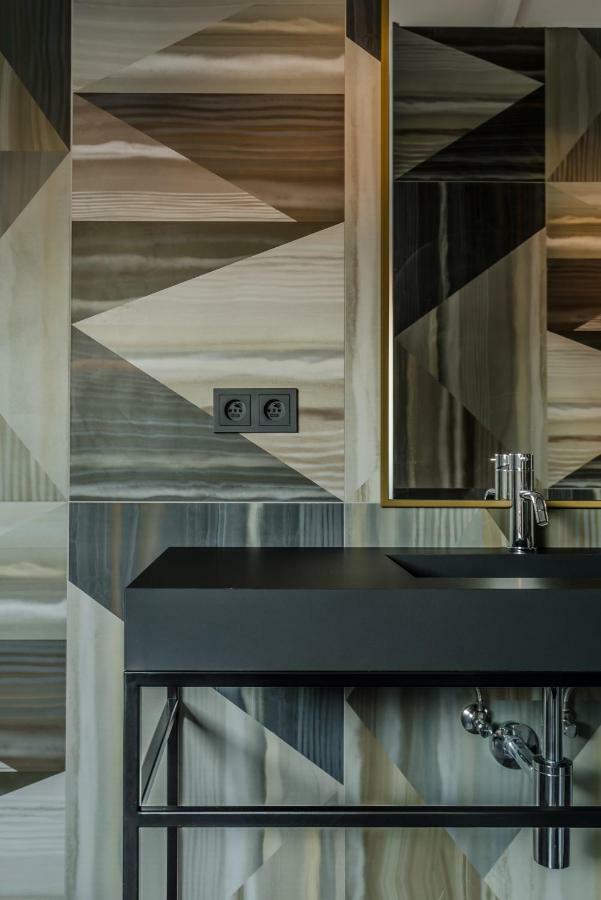 The Hide 3*