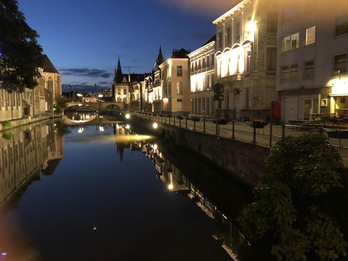 Medieval Center At River De Leie *