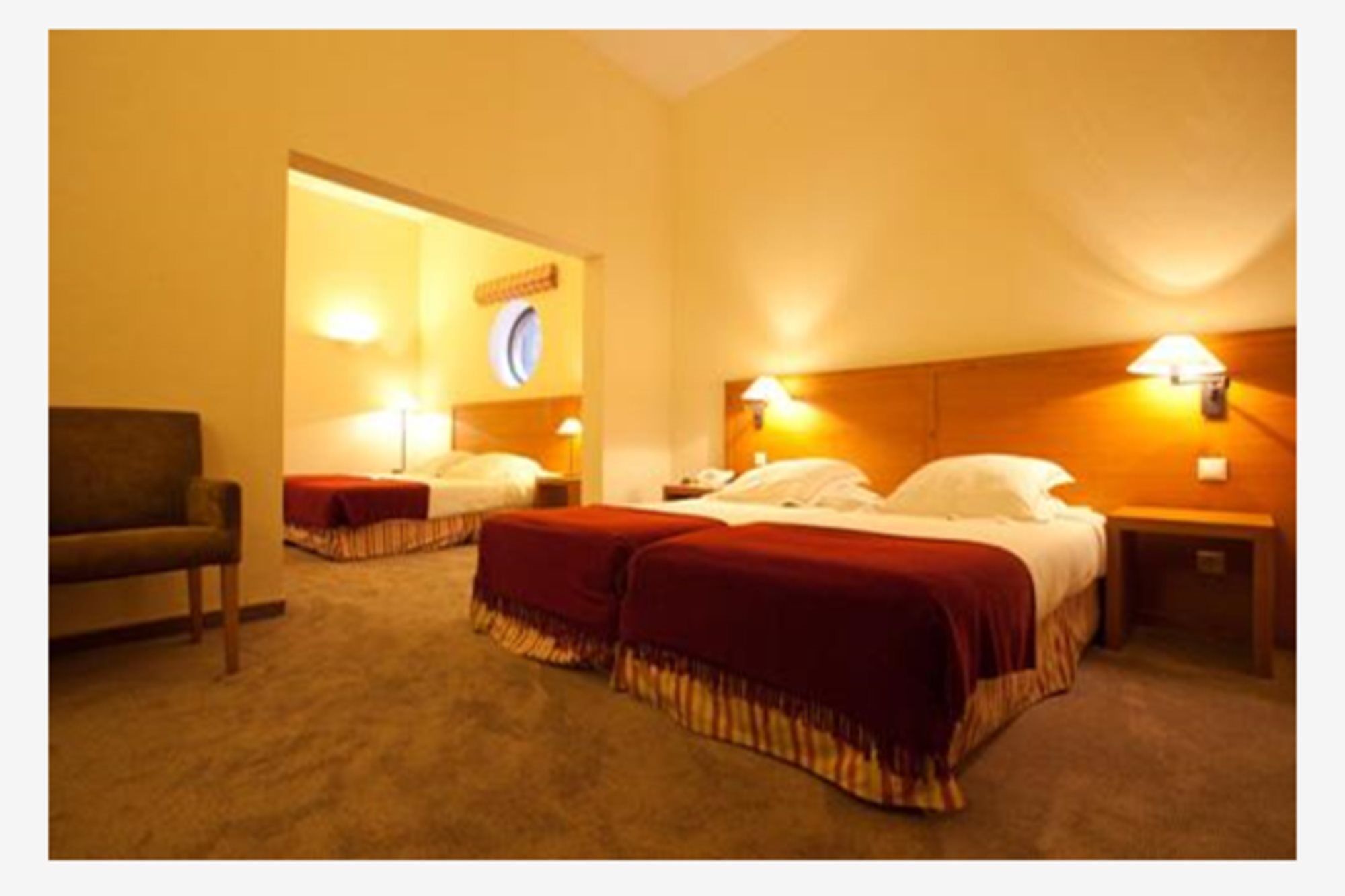 River Hotel