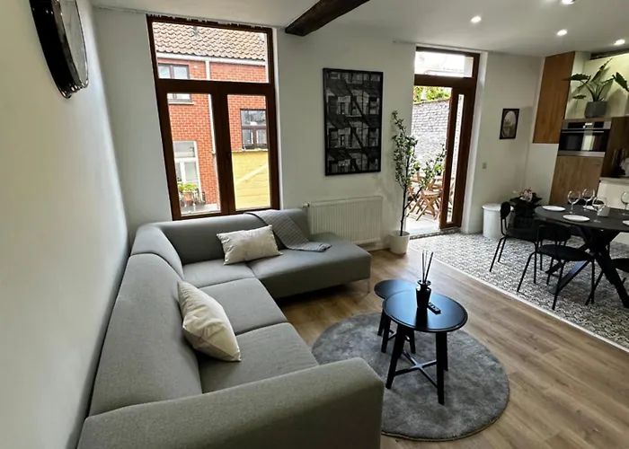 Charming Canal-Side Apartment In The Heart Of Gent