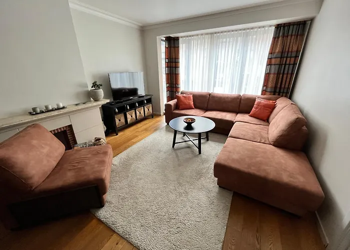 Spacious 2 Bedroom App In The Center With Balcony