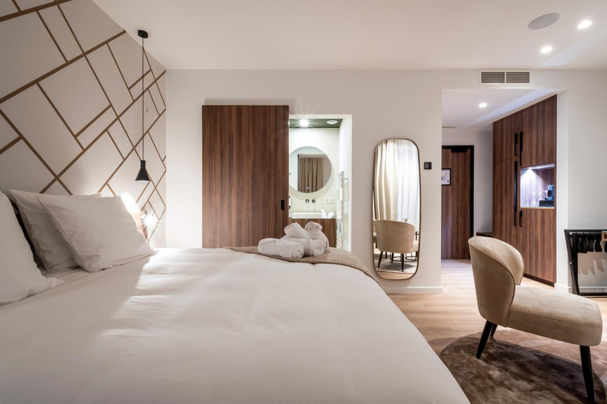 Hotel One Two Four - & 4*