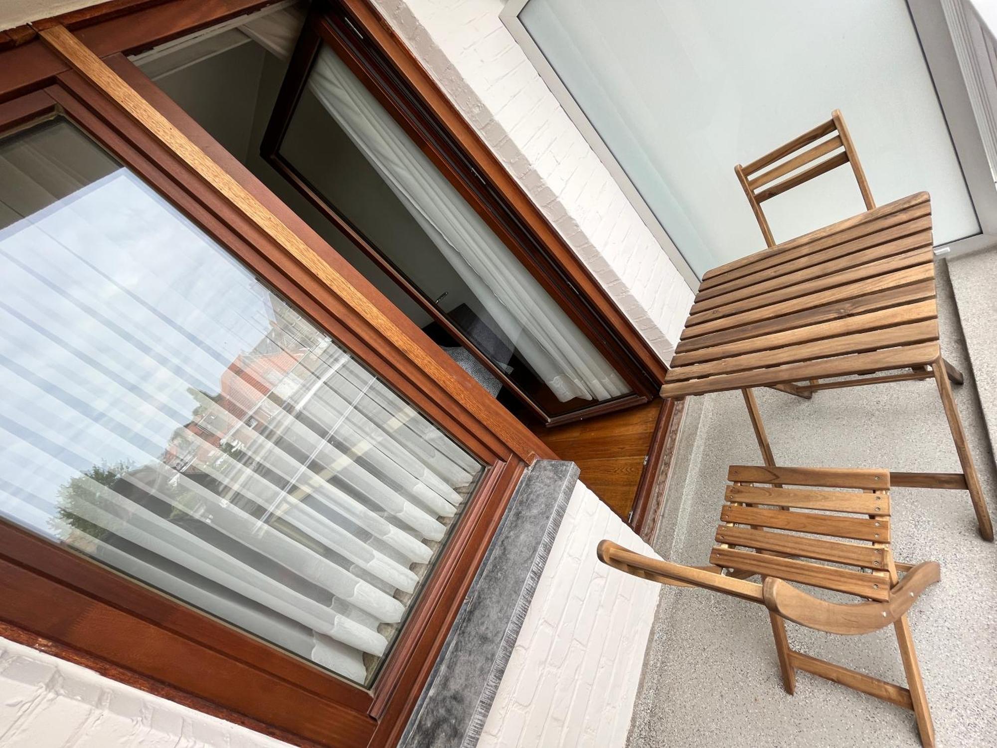 Spacious 2 Bedroom App In The Center With Balcony *