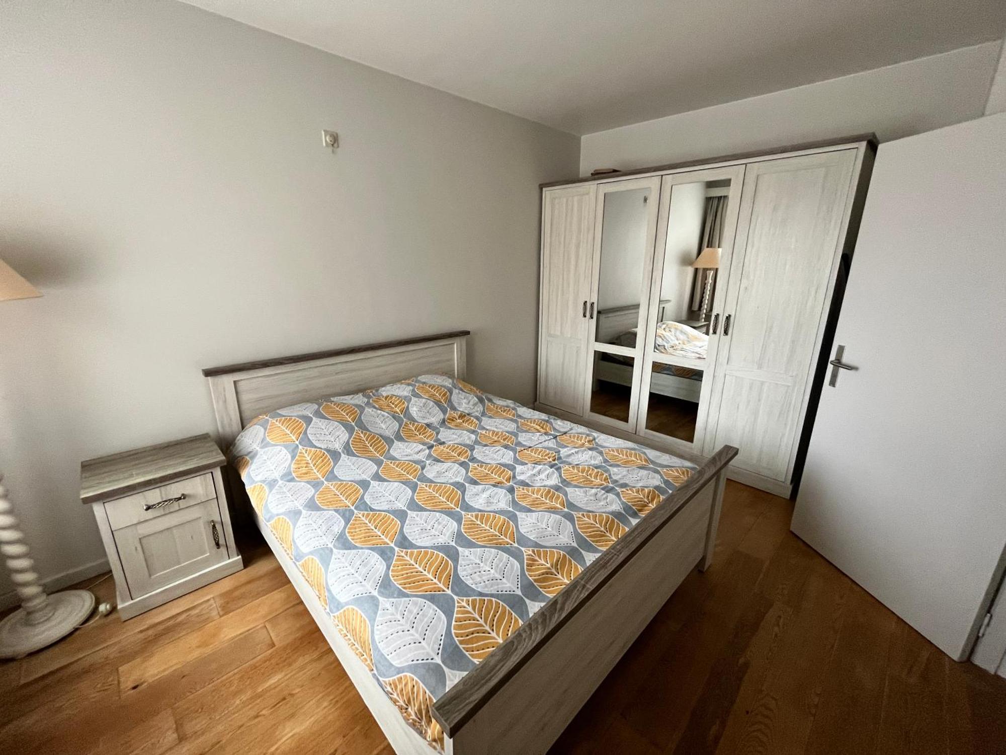 Spacious 2 Bedroom App In The Center With Balcony *