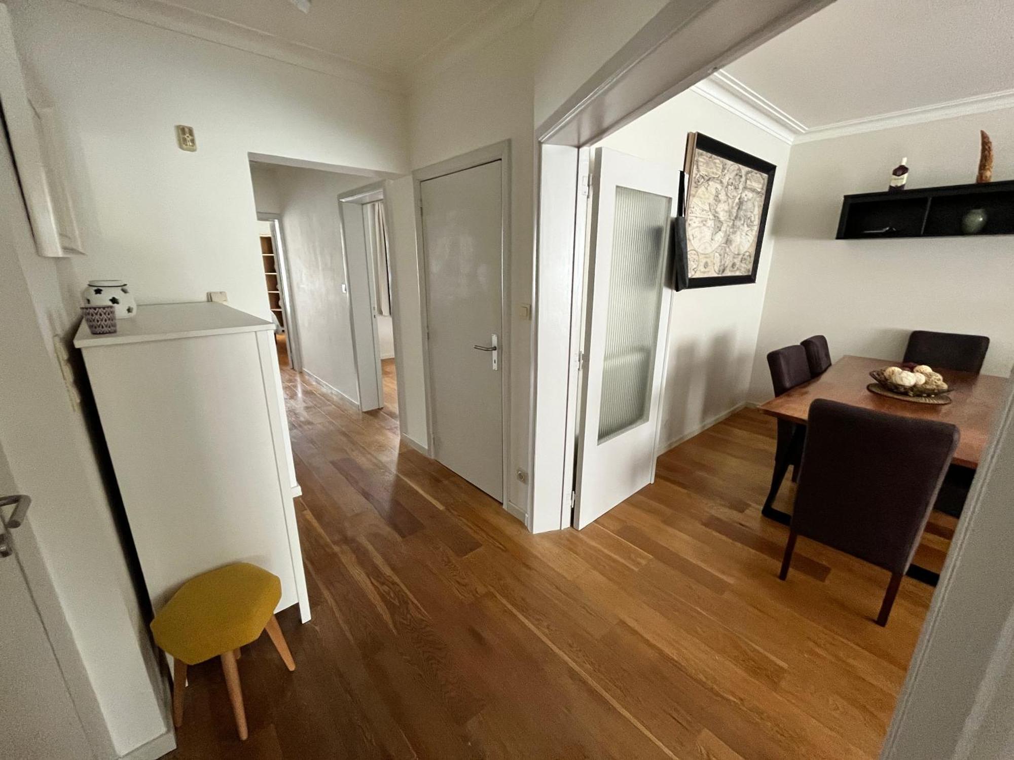 Apartment Spacious 2 Bedroom App In The Center With Balcony