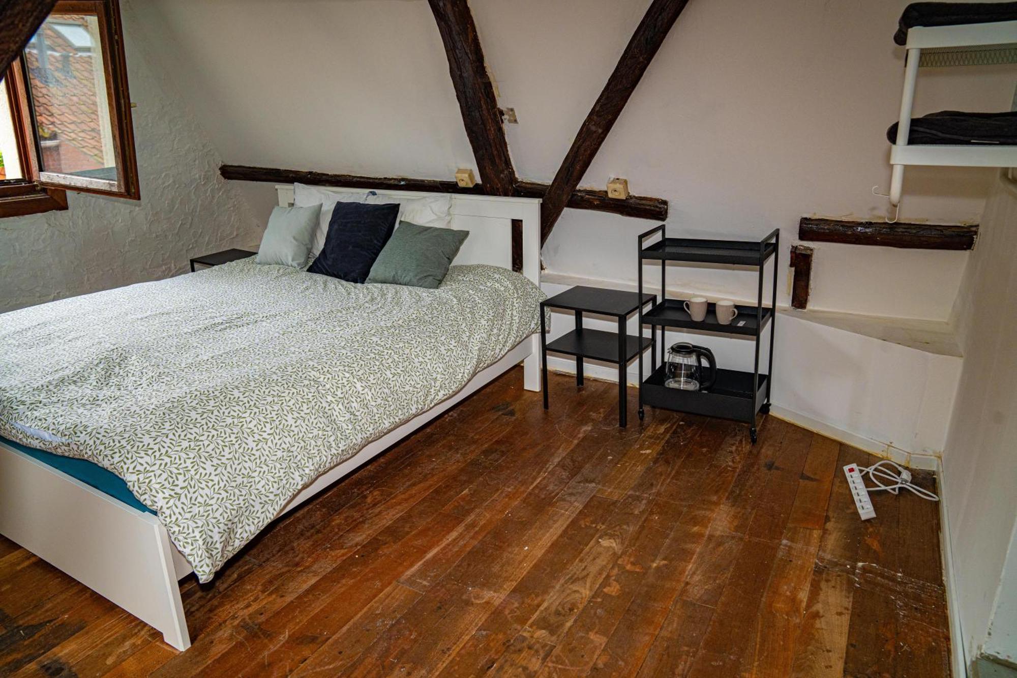 Stylish Canal-side 2br-1lr Apt, At Center Of * Gante