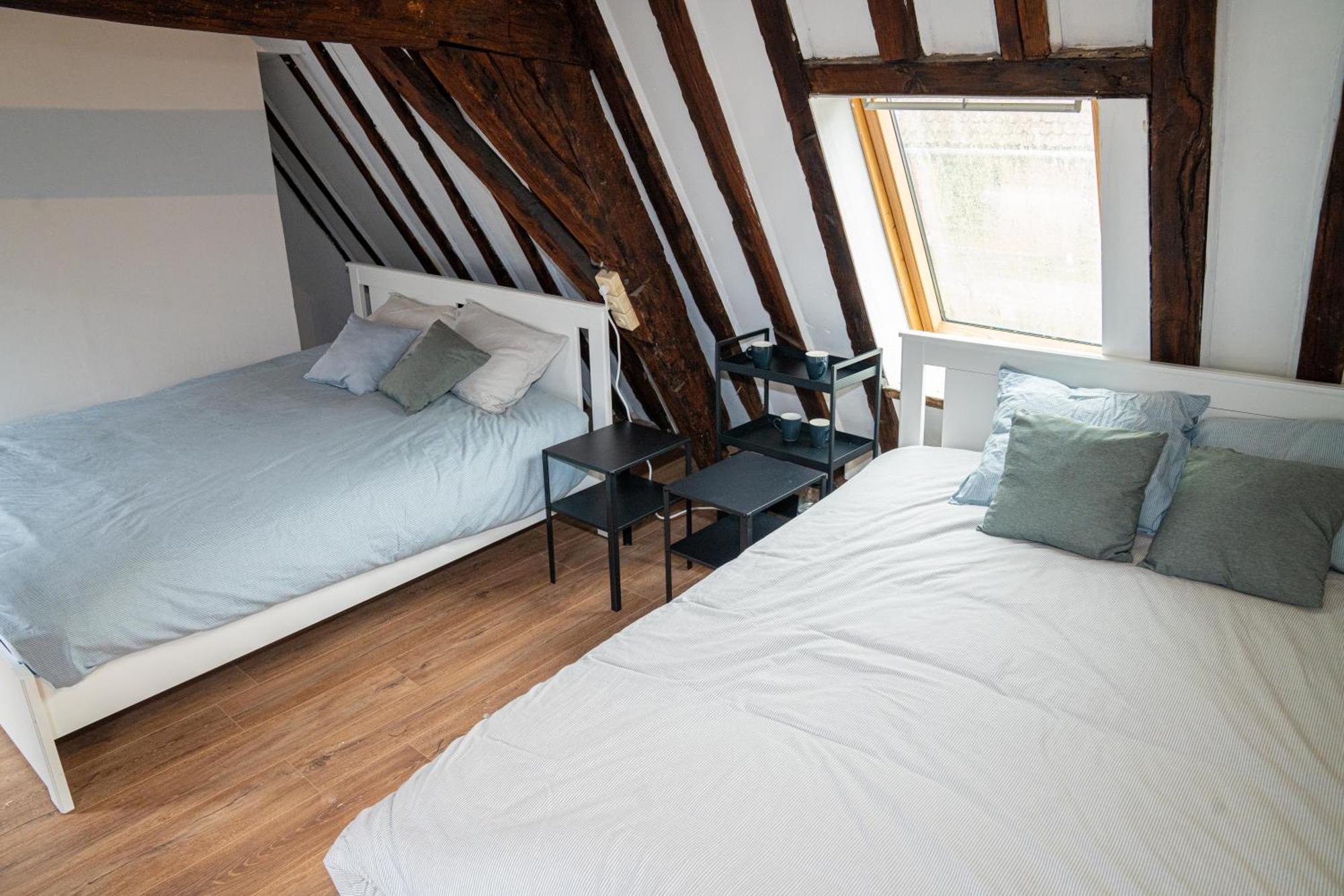 Apartamento Stylish Canal-side 2br-1lr Apt, At Center Of