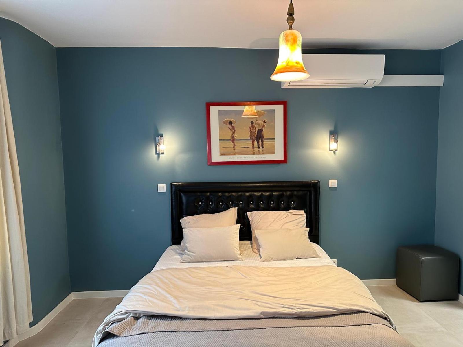 Bed & Breakfast Blue *