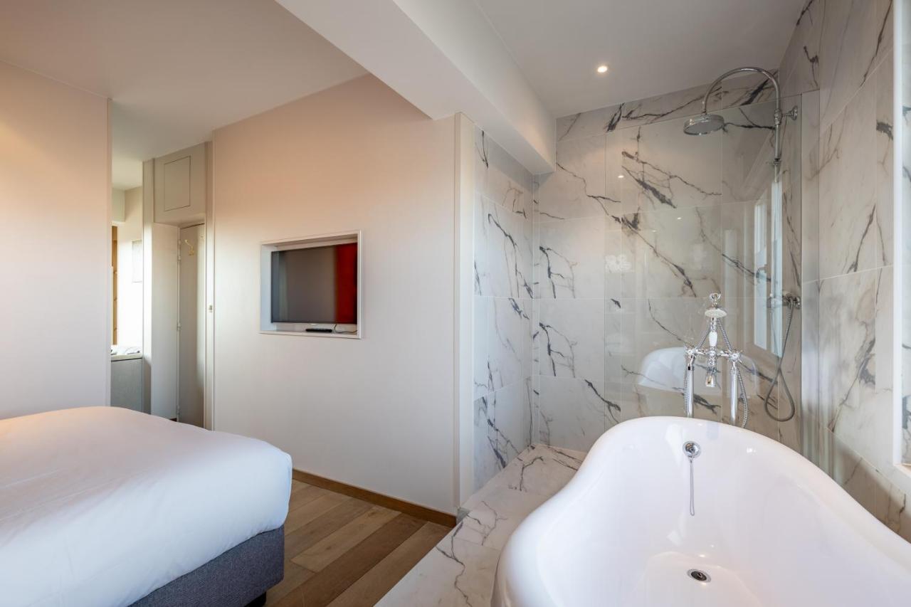 Carlton Hotel