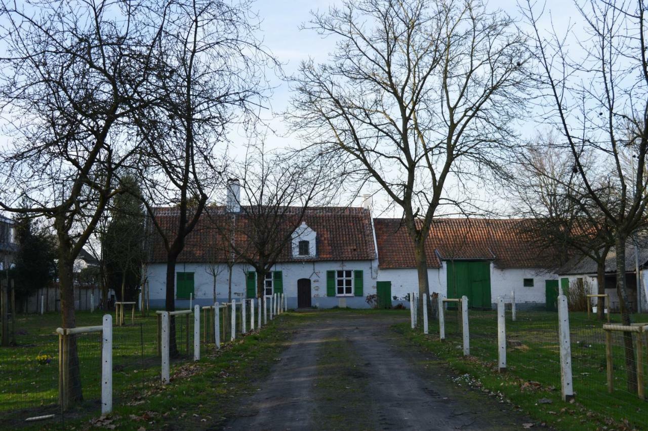 Bij Moemee Bed & Breakfast *